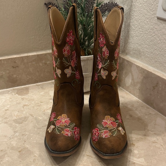 Roper Other - ROPER GIRLS' JULIET VINTAGE FAUX LEATHER EMBROIDERED WESTERN BOOT -
SNIP TOE